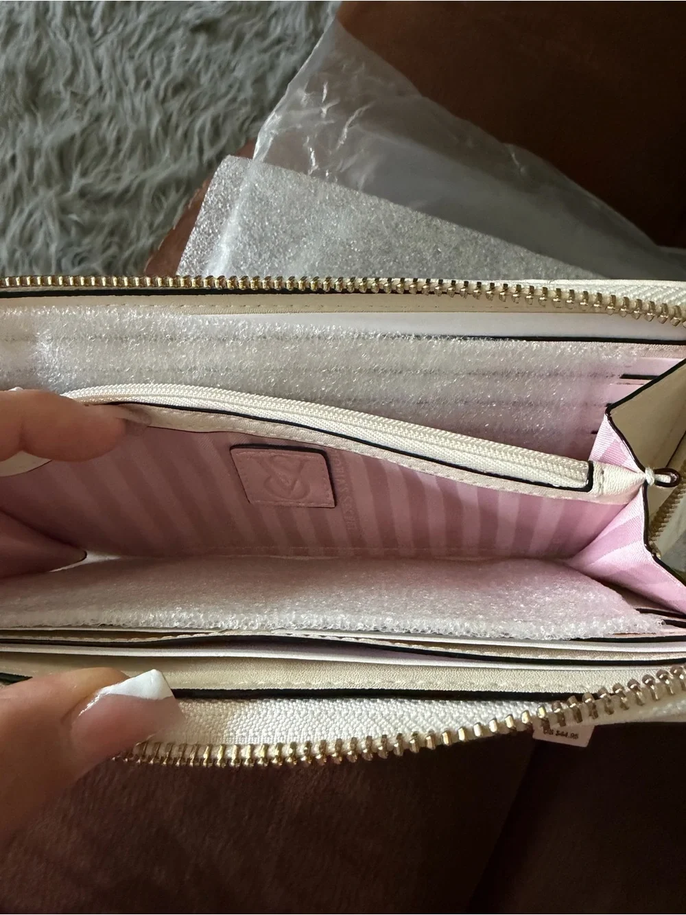 Victoria secret Cream Quilted Zip Wallet with Gold Stud Detail - Picture 4 of 8